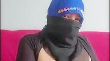 Steamy Arab mom uses toy in her cunt while posing in hijab