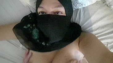 Mom Arab hardcore PV while the woman wearing her hijab