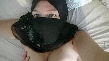 Mom Arab hardcore PV while the woman wearing her hijab
