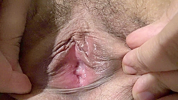 Arab mom finger fucks her hairy pussy in hot XXX solo