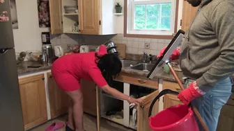 Big ass Arab mom tries plumber's big dick for home XXX action