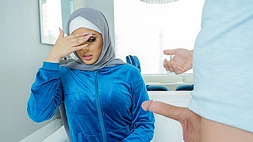 Mom with hijab closes eyes and porn partner gives dick to Arab for sex
