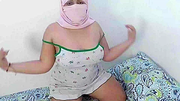 Muslim wife from Iraq cheat on husband with his friend in a cheap hotel room