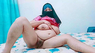 Horny Paki Milf Hijab women natural beauty masturbating for first time on cam