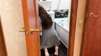 Bootylicious mature with a huge sexual appetite agreed to have anal sex in the bathroom