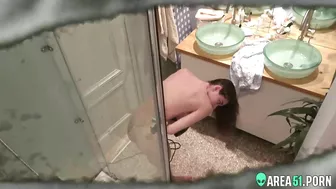 Dad installed hidden cam in daughter's bathroom to pry she undressed Dad installed hidden cam in daughter's bathroom to pry she undressed