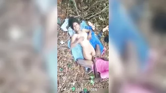 Babe ki jangal me chudai! girlfriend fucking outdoor in hindi