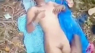 Babe ki jangal me chudai! girlfriend fucking outdoor in hindi