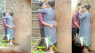 Voyeur XXX camera caught a Desi aunty having sex outdoor with neighbor