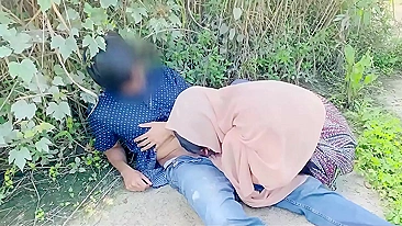 Cheating hijab desi girl fuck outdoors in jungle her lover