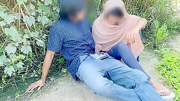 Cheating hijab desi girl fuck outdoors in jungle her lover