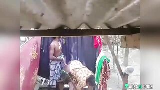 Leaked Desi XXX MMS, Indian boy fucking chubby aunty in outdoor bathroom