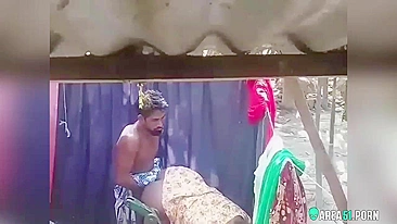 Leaked Desi XXX MMS, Indian boy fucking chubby aunty in outdoor bathroom