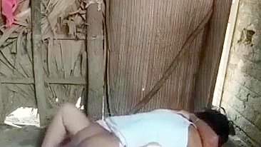 Desi XXX video! Village indian aunty nude cheating in an abandoned house