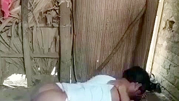 Desi XXX video! Village indian aunty nude cheating in an abandoned house