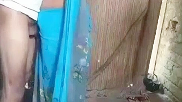 Desi XXX video! Village indian aunty nude cheating in an abandoned house