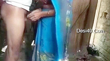 Desi XXX video! Village indian aunty nude cheating in an abandoned house