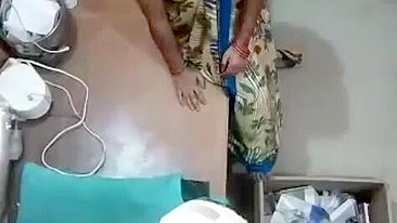 Leaked Desi XXX!  Perv Indian doctor fingering to bhabhi on hidden cam