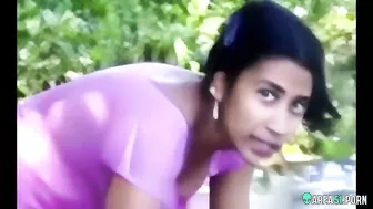 Desi XXX video! Village Aunty on river outdoor bathing caught by local boy