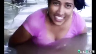 Desi XXX video! Village Aunty on river outdoor bathing caught by local boy