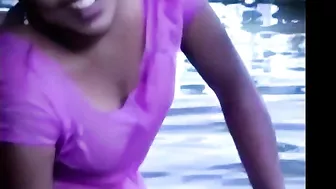 Desi XXX video! Village Aunty on river outdoor bathing caught by local boy