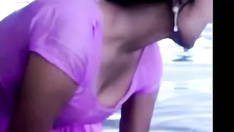 Desi XXX video! Village Aunty on river outdoor bathing caught by local boy