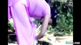 Desi XXX video! Village Aunty on river outdoor bathing caught by local boy