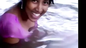 Desi XXX video! Village Aunty on river outdoor bathing caught by local boy