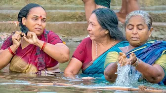 Desi mature women bathing outdoor in the Ganges river in varanasi, leaked