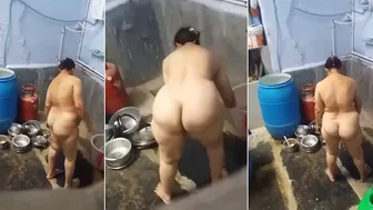 Viral XXX video! local boy caught Desi big booty aunty bathing outdoor Viral XXX video! local boy caught Desi big booty aunty bathing outdoor