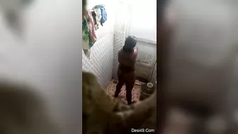 Hidden camera captures horny village aunty full nude bathing. Desi XXX video