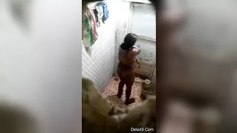 Hidden camera captures horny village aunty full nude bathing. Desi XXX video