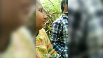 Jangal Me Mangal !? Horny couple caught by public. Indian mms leaked