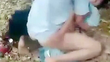 New desi mms: BF fucking outdoor in jungle girl and caught by villagers