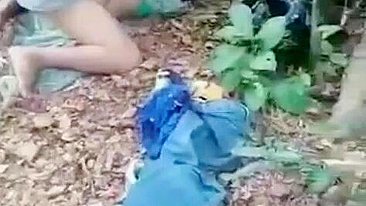 New desi mms: BF fucking outdoor in jungle girl and caught by villagers