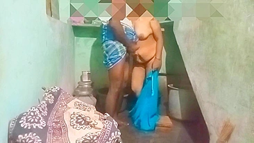 Desi XXX ! Home sex scandal of Kerala aunty with neighbor leaked