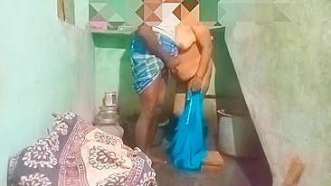 Desi XXX ! Home sex scandal of Kerala aunty with neighbor leaked