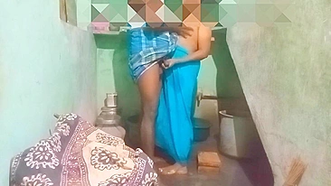 Desi XXX ! Home sex scandal of Kerala aunty with neighbor leaked