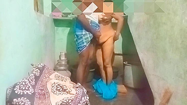 Desi XXX ! Home sex scandal of Kerala aunty with neighbor leaked