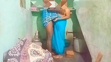 Desi XXX ! Home sex scandal of Kerala aunty with neighbor leaked