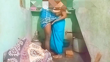 Desi XXX ! Home sex scandal of Kerala aunty with neighbor leaked