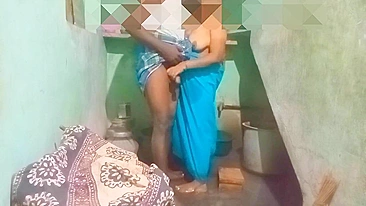 Desi XXX ! Home sex scandal of Kerala aunty with neighbor leaked