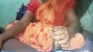 Desi XXX ! Kerala aunty gets lover handjob in cheap hotel room