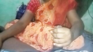 Desi XXX ! Kerala aunty gets lover handjob in cheap hotel room