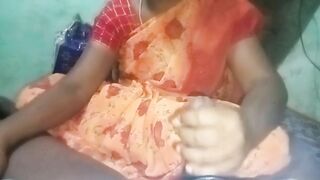 Desi XXX ! Kerala aunty gets lover handjob in cheap hotel room