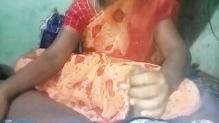 Desi XXX ! Kerala aunty gets lover handjob in cheap hotel room