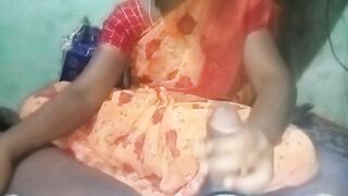 Desi XXX ! Kerala aunty gets lover handjob in cheap hotel room