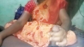 Desi XXX ! Kerala aunty gets lover handjob in cheap hotel room
