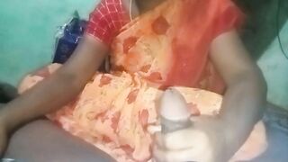 Desi XXX ! Kerala aunty gets lover handjob in cheap hotel room