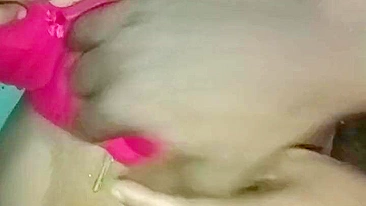 Desi XXX ! Kerala aunty show me big boobs